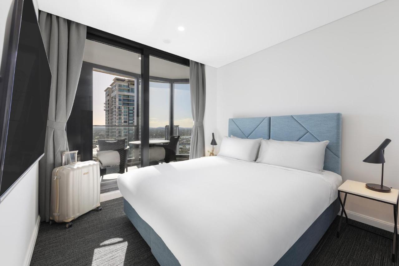 غولد كوست Meriton Suites Surfers Paradise المظهر الخارجي الصورة A room at the hotel