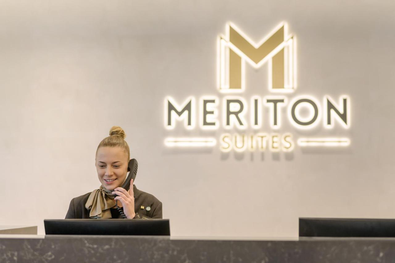 غولد كوست Meriton Suites Surfers Paradise المظهر الخارجي الصورة Meriton Suites reception
