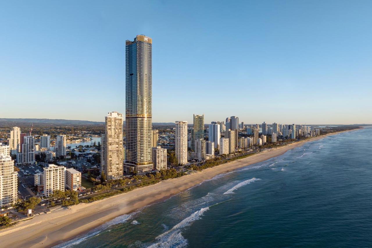 غولد كوست Meriton Suites Surfers Paradise المظهر الخارجي الصورة The Sky Tower, 2018