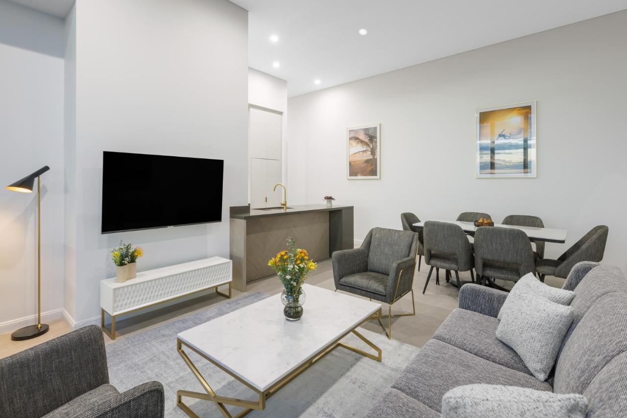 غولد كوست Meriton Suites Surfers Paradise المظهر الخارجي الصورة A living room in a modern apartment
